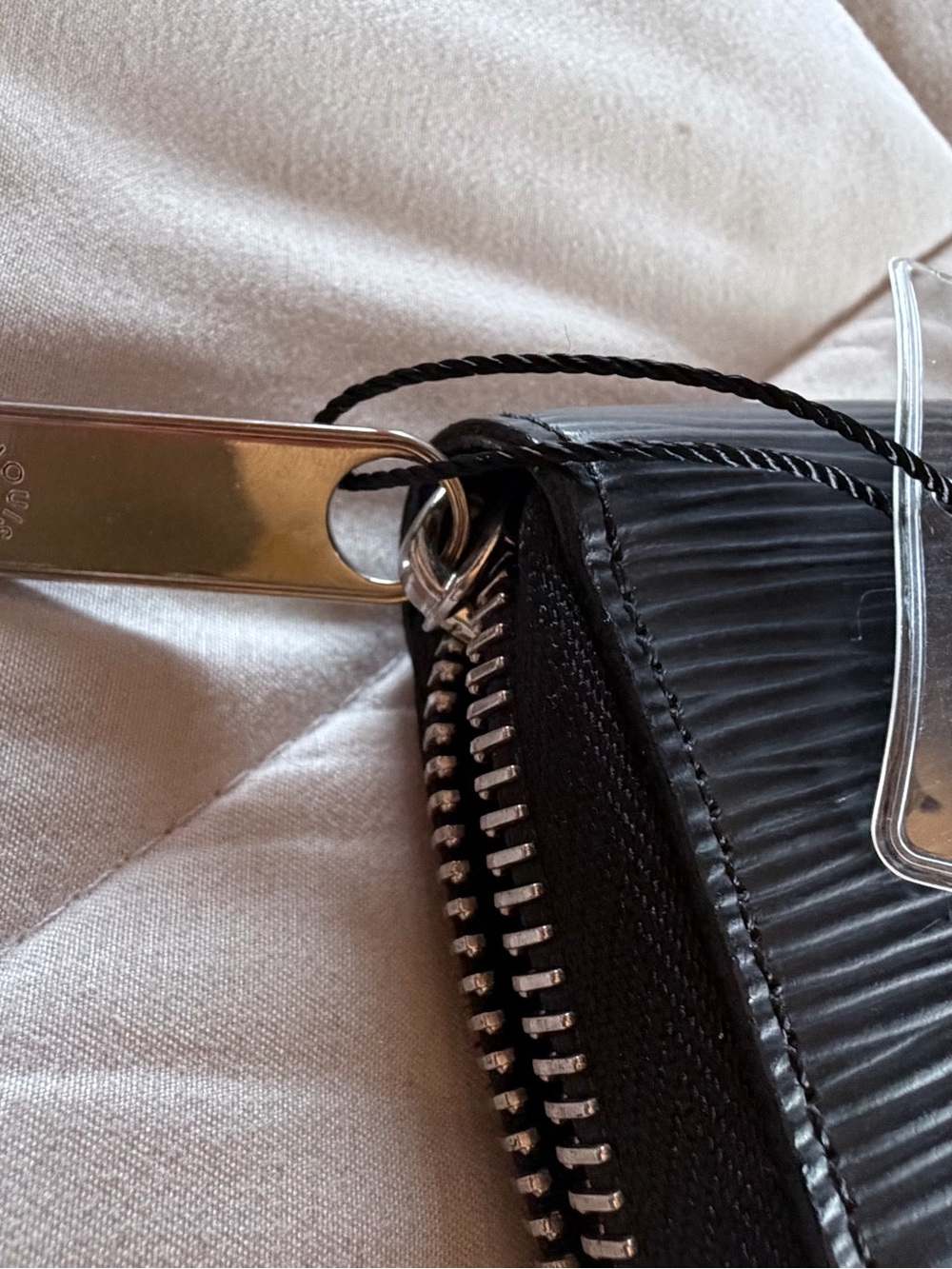 Louis Vuitton Zippy Wallet in Black Epi leather with silver hardware - Picture 12 of 14